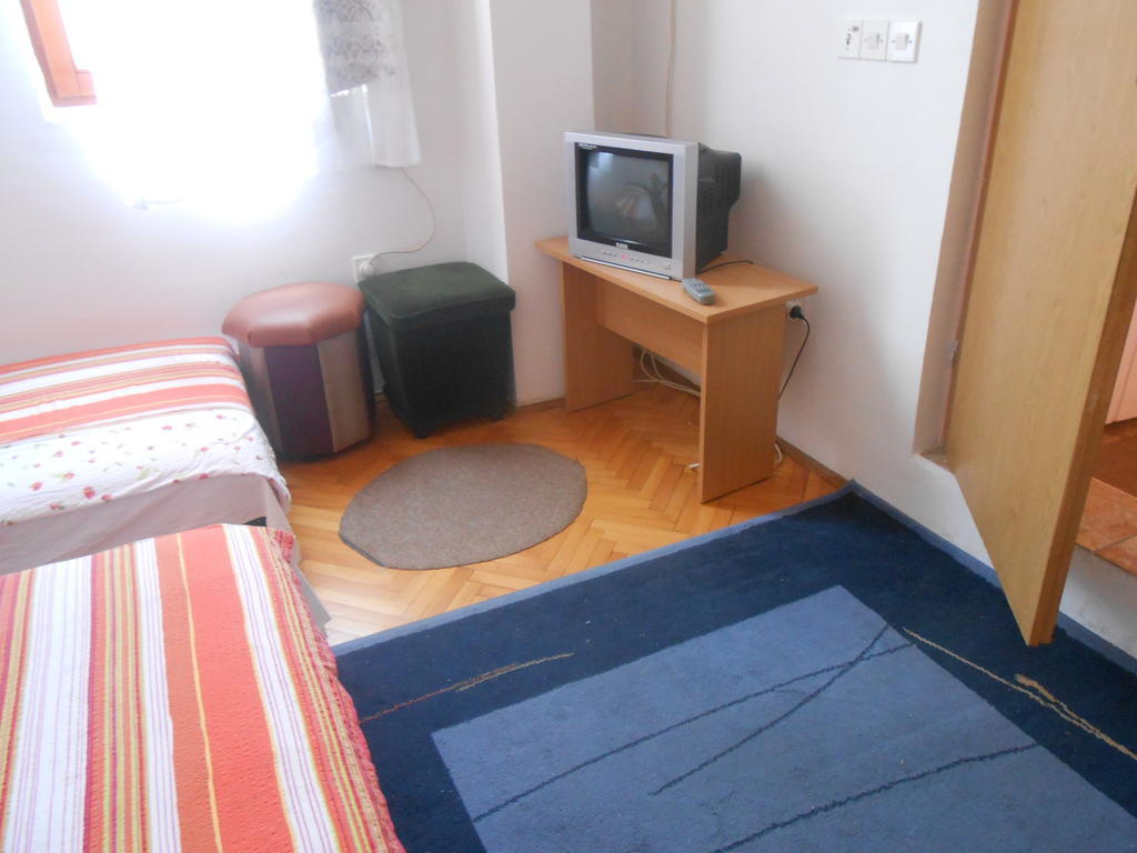 Apartments & Hostel Zdrava Hrana Mostar Quarto foto