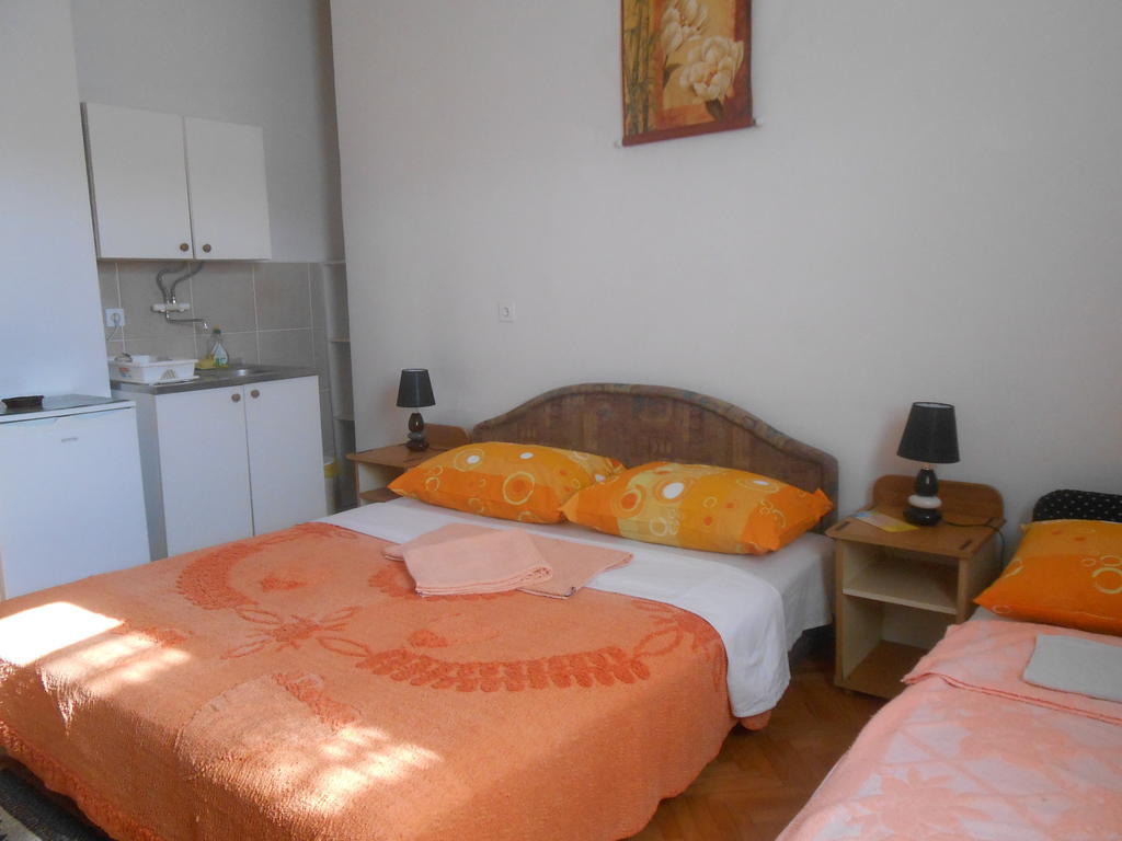 Apartments & Hostel Zdrava Hrana Mostar Quarto foto