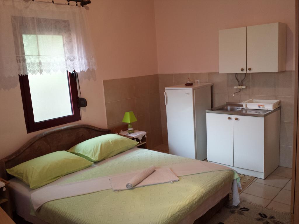 Apartments & Hostel Zdrava Hrana Mostar Quarto foto