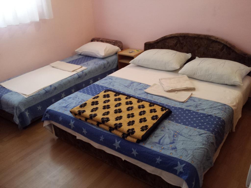 Apartments & Hostel Zdrava Hrana Mostar Quarto foto